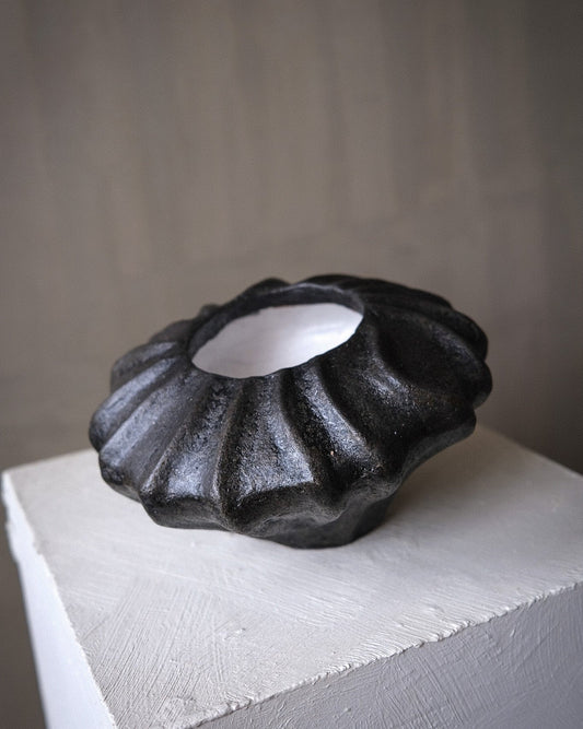 Suraya Small Vessel Black