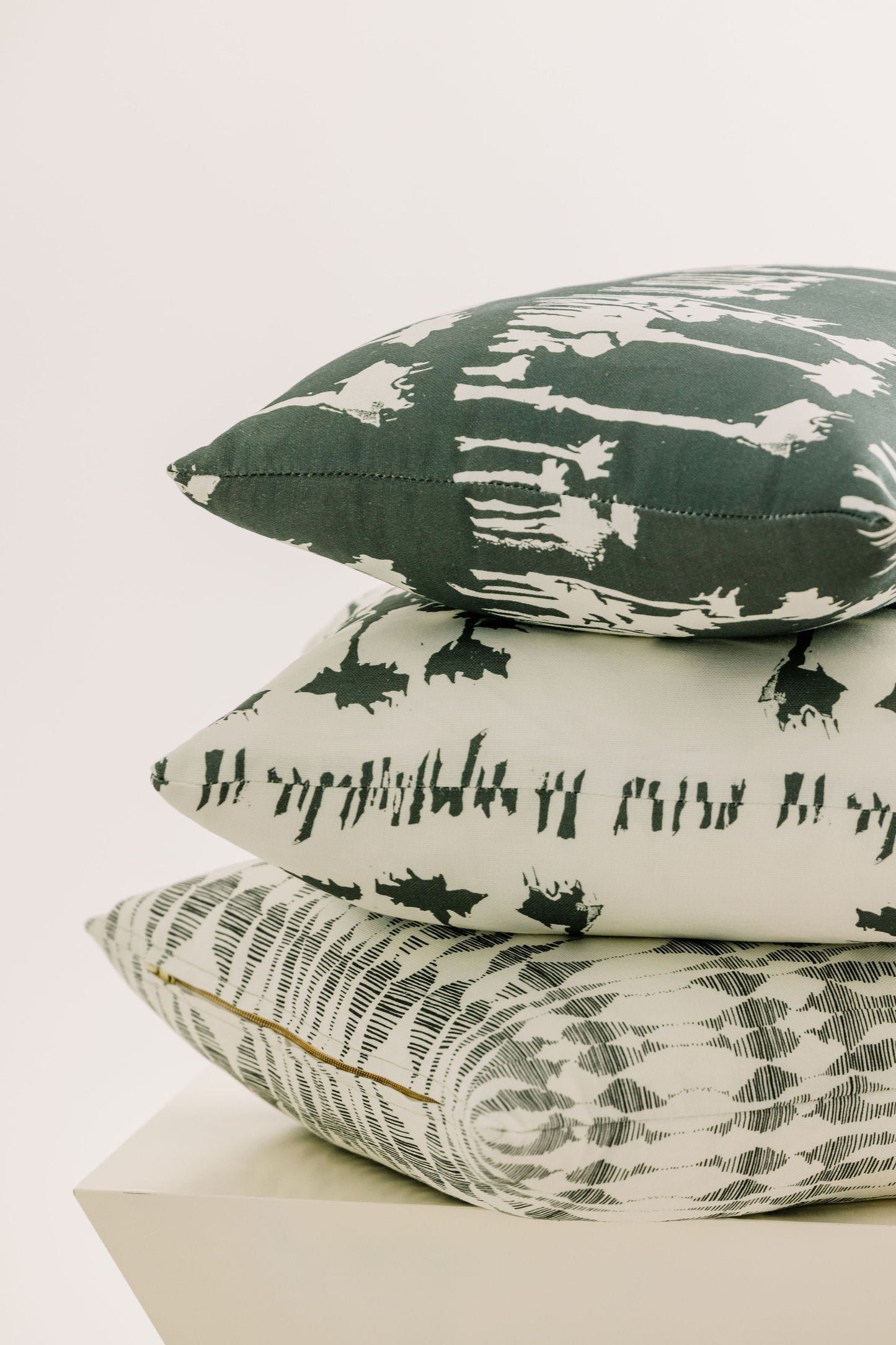 Mesa in Basalt 20" 20" Pillow