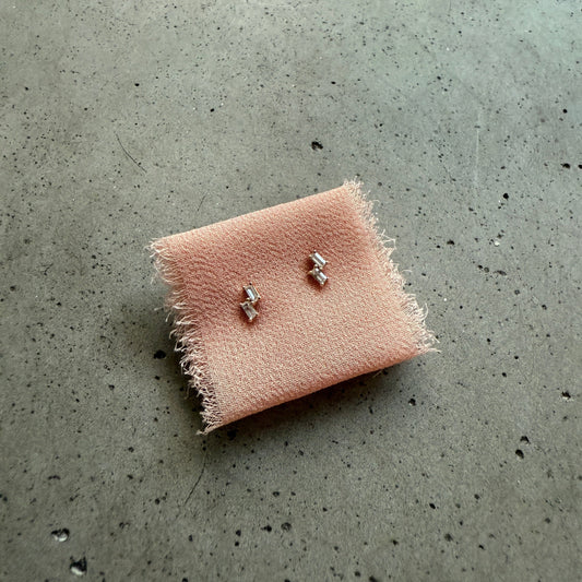 THE BAGUETTE EDIT STUDS 14KT YELLOW GOLD