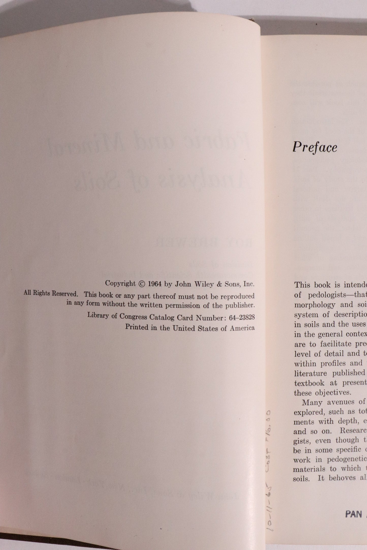 Fabric and Mineral Analysis of Soils — Roy Brewer (First Edition, 1964)