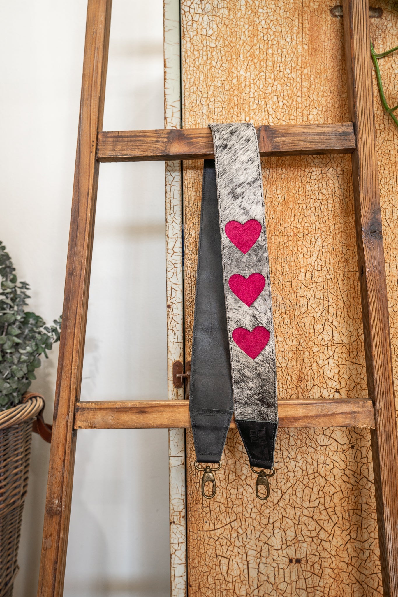 Love Strap - Pink/Black