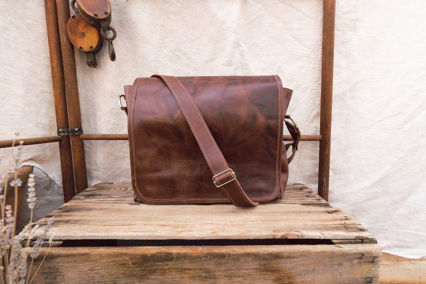K'at Messenger Bag - Brown