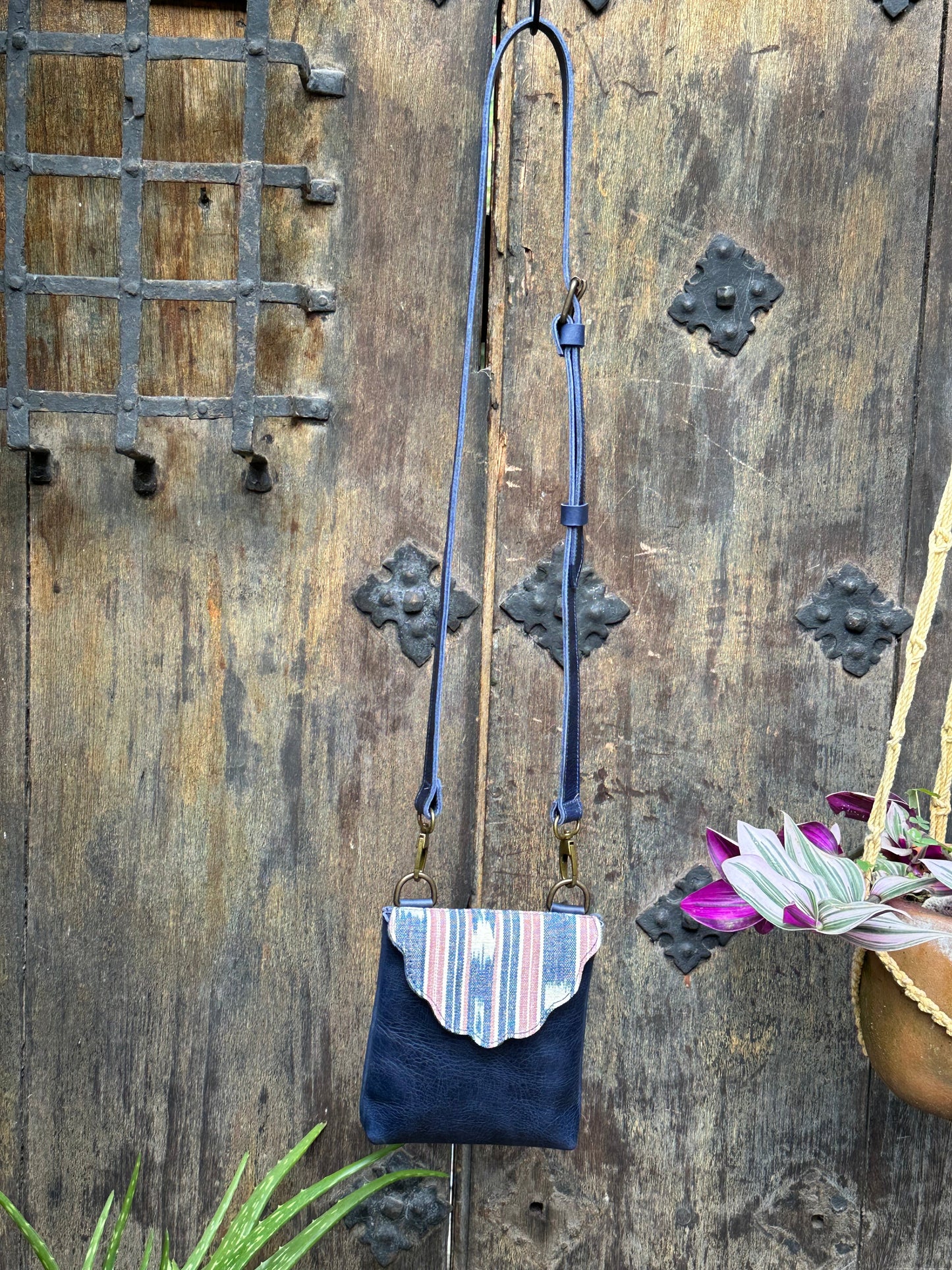 Scallop Bag - Navy and Rosa weaving