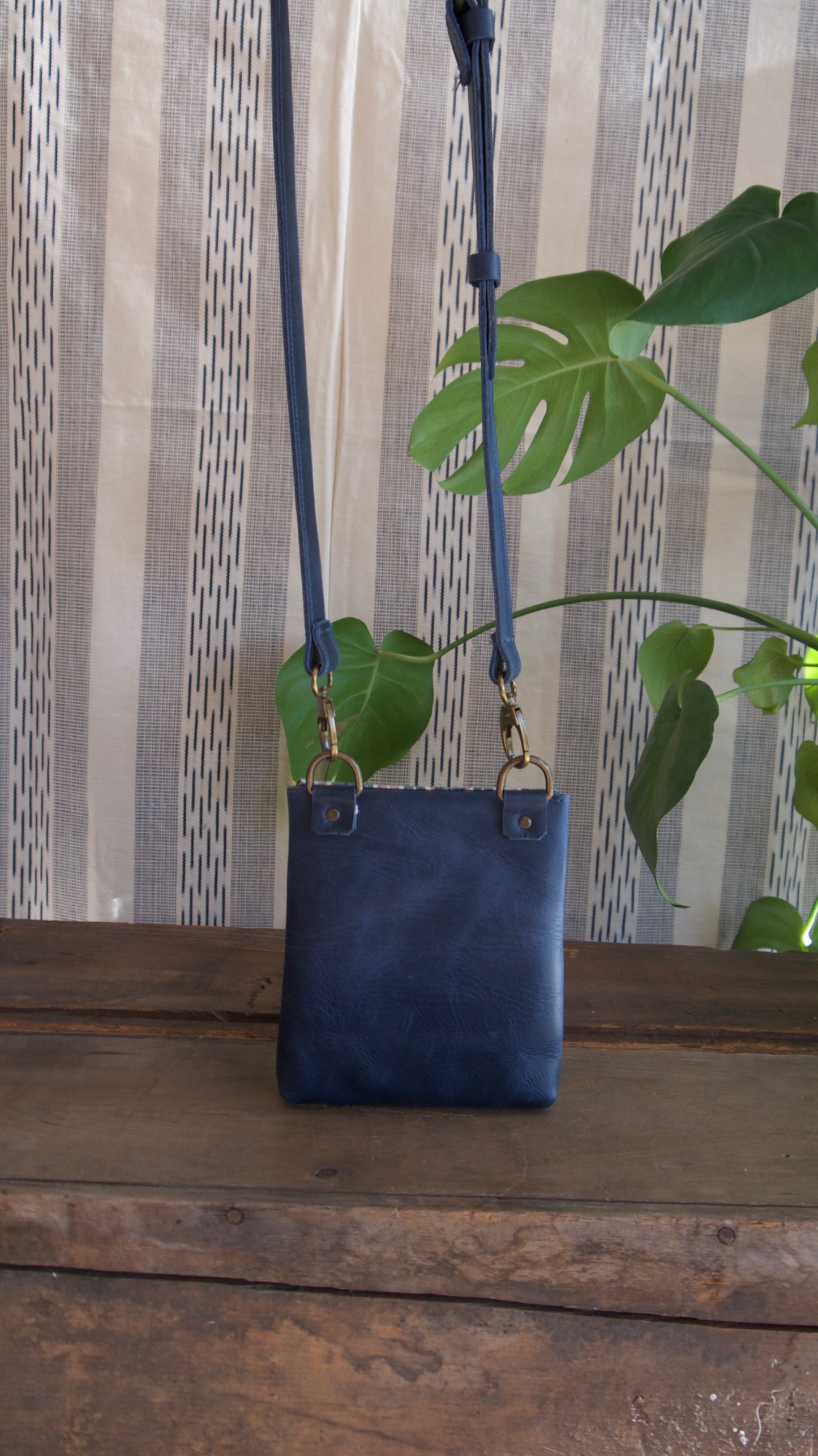 Scallop Bag - Navy and Rosa weaving
