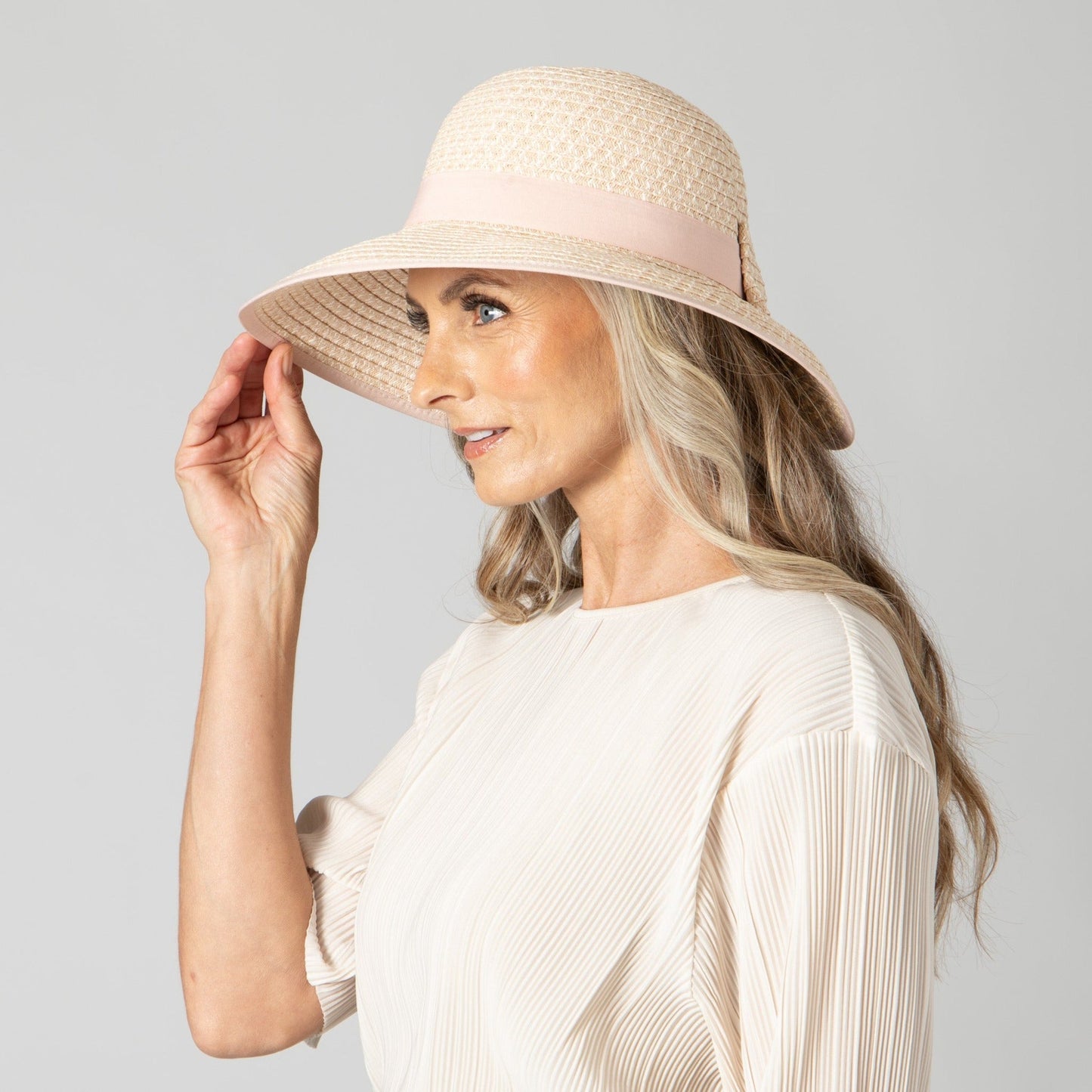 Women's Contrasting Edged Sun Brim Hat with Back Bow
