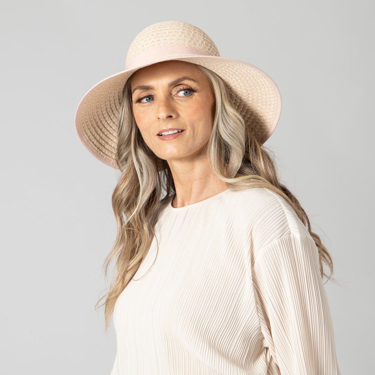 Women's Contrasting Edged Sun Brim Hat with Back Bow