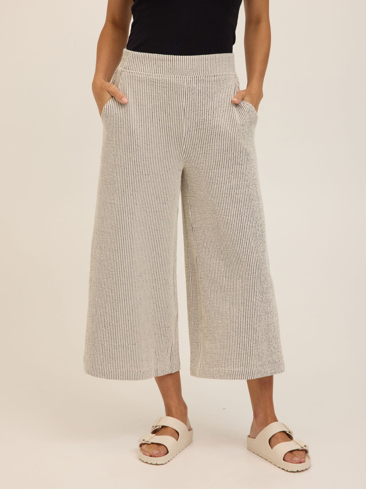 Alora Stretch Seersucker Capri Pant