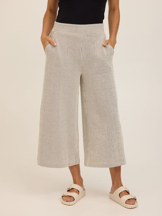 Alora Stretch Seersucker Capri Pant