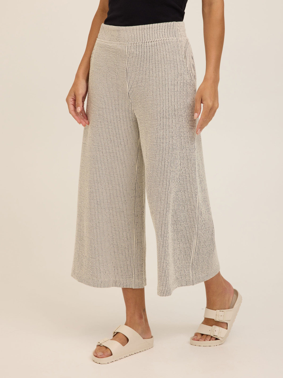 Alora Stretch Seersucker Capri Pant