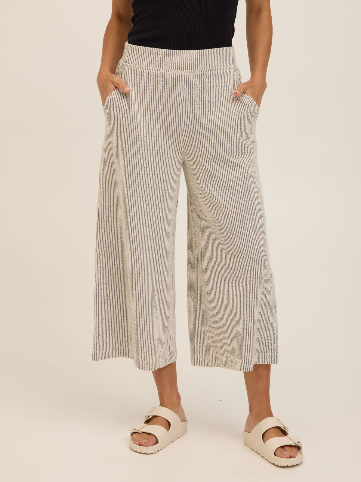 Alora Stretch Seersucker Capri Pant
