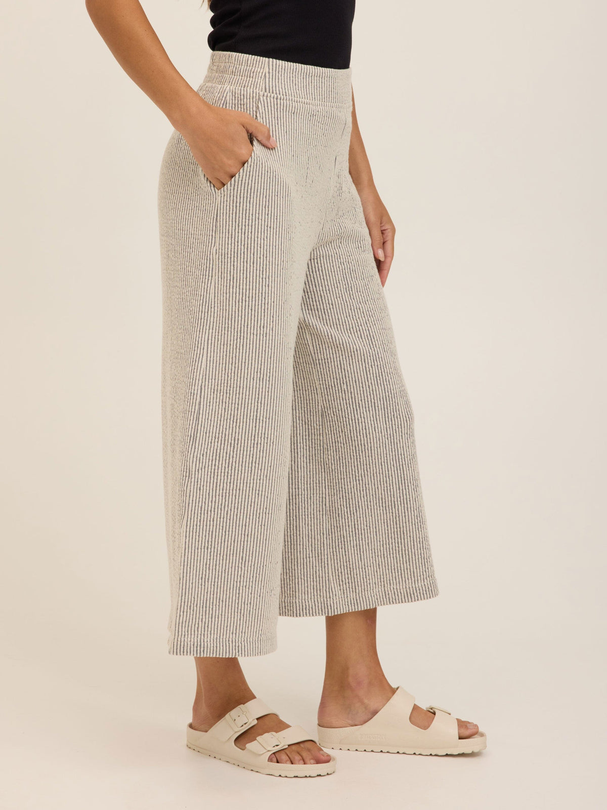 Alora Stretch Seersucker Capri Pant