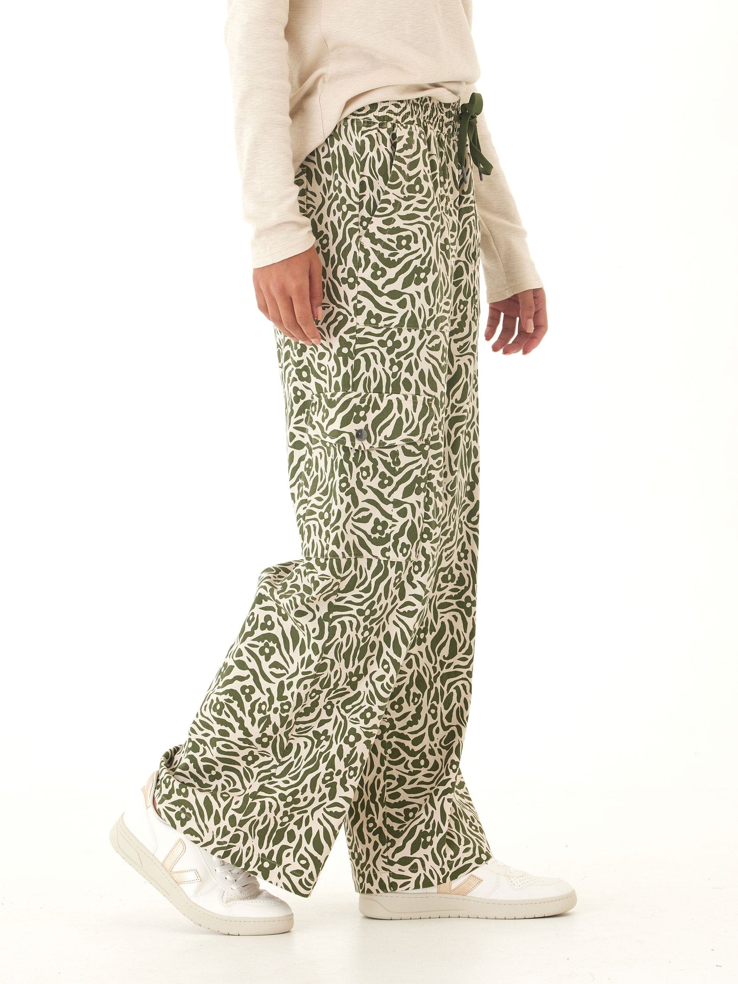 Eila Wild Floral Print Stretch Twill Wide Leg Cargo Pant