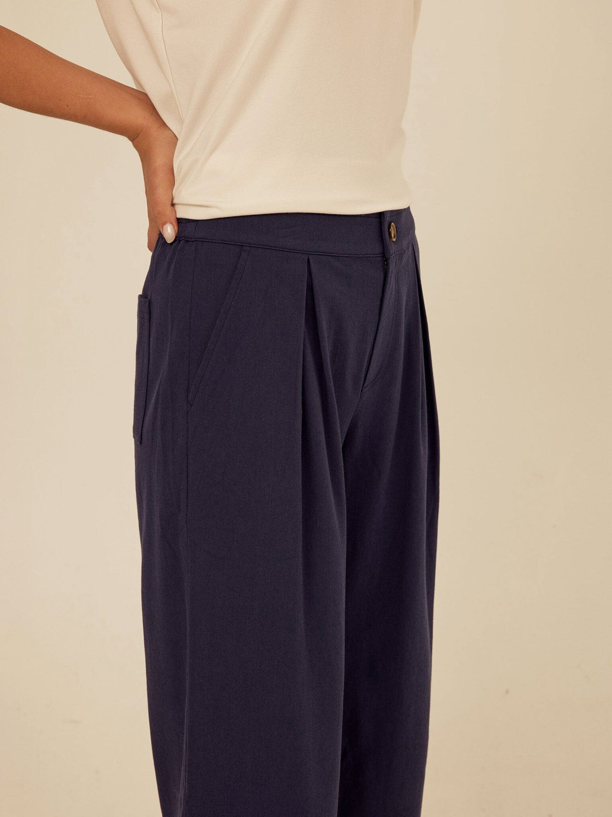 Mikki Stretch Twill Pleated Wide Leg Capri Pant