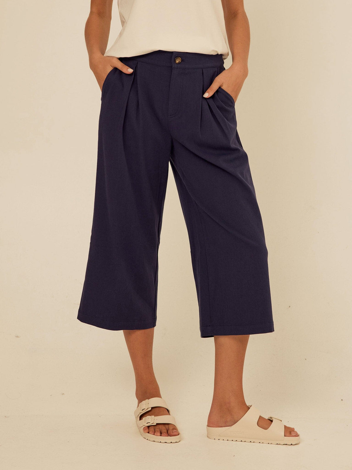 Mikki Stretch Twill Pleated Wide Leg Capri Pant