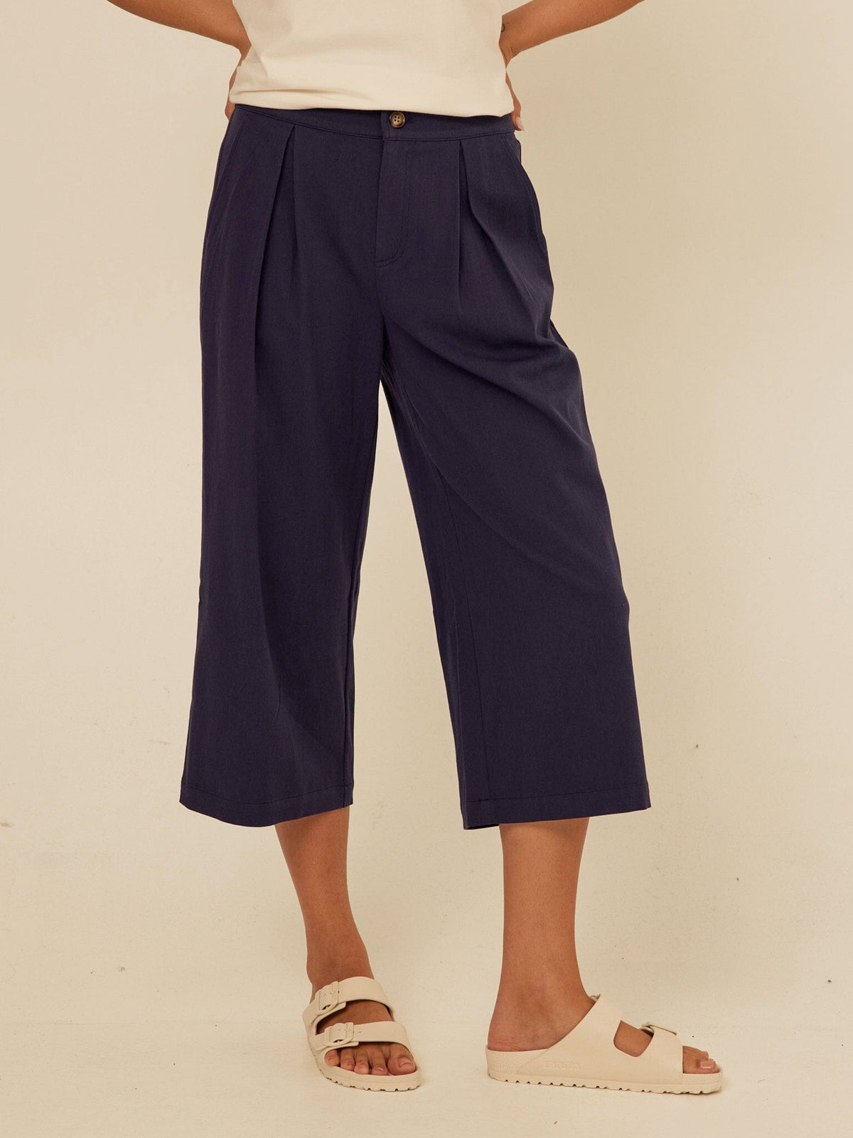 Mikki Stretch Twill Pleated Wide Leg Capri Pant