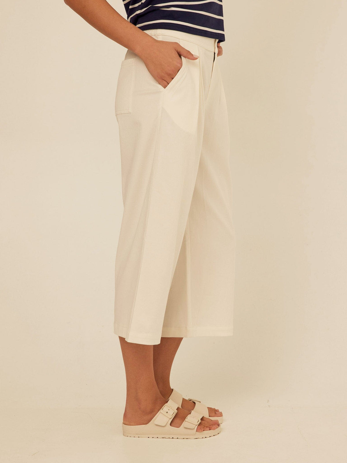 Mikki Stretch Twill Pleated Wide Leg Capri Pant