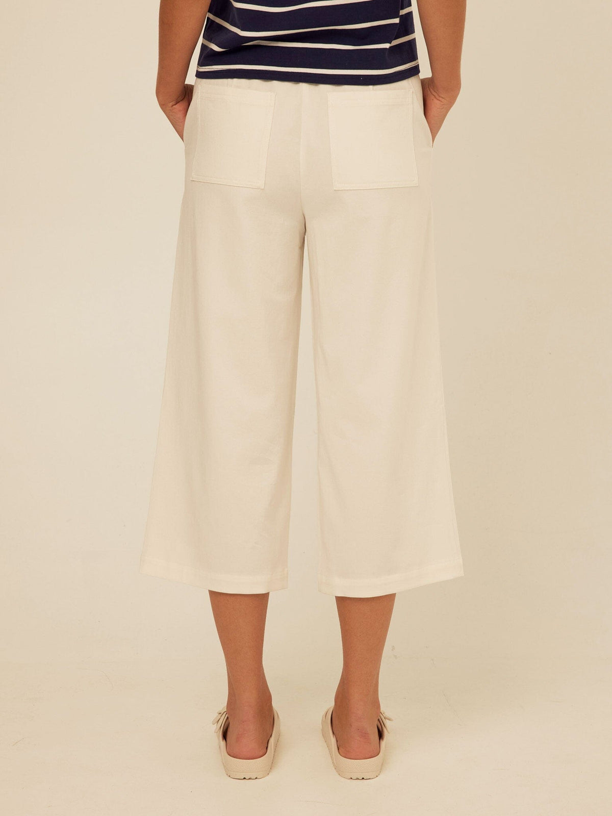 Mikki Stretch Twill Pleated Wide Leg Capri Pant