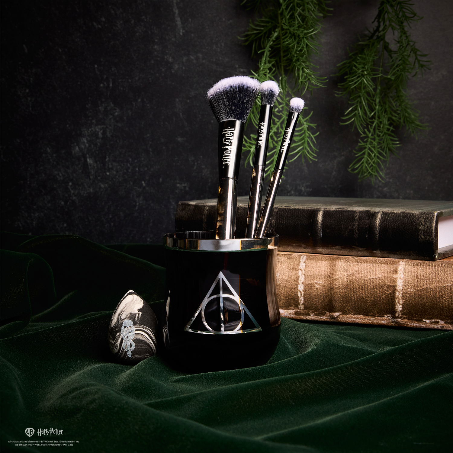HP Dark Arts | Deathly Hallows™ Blend Makeup Brush & Sponge Set - Osadia Concept Store