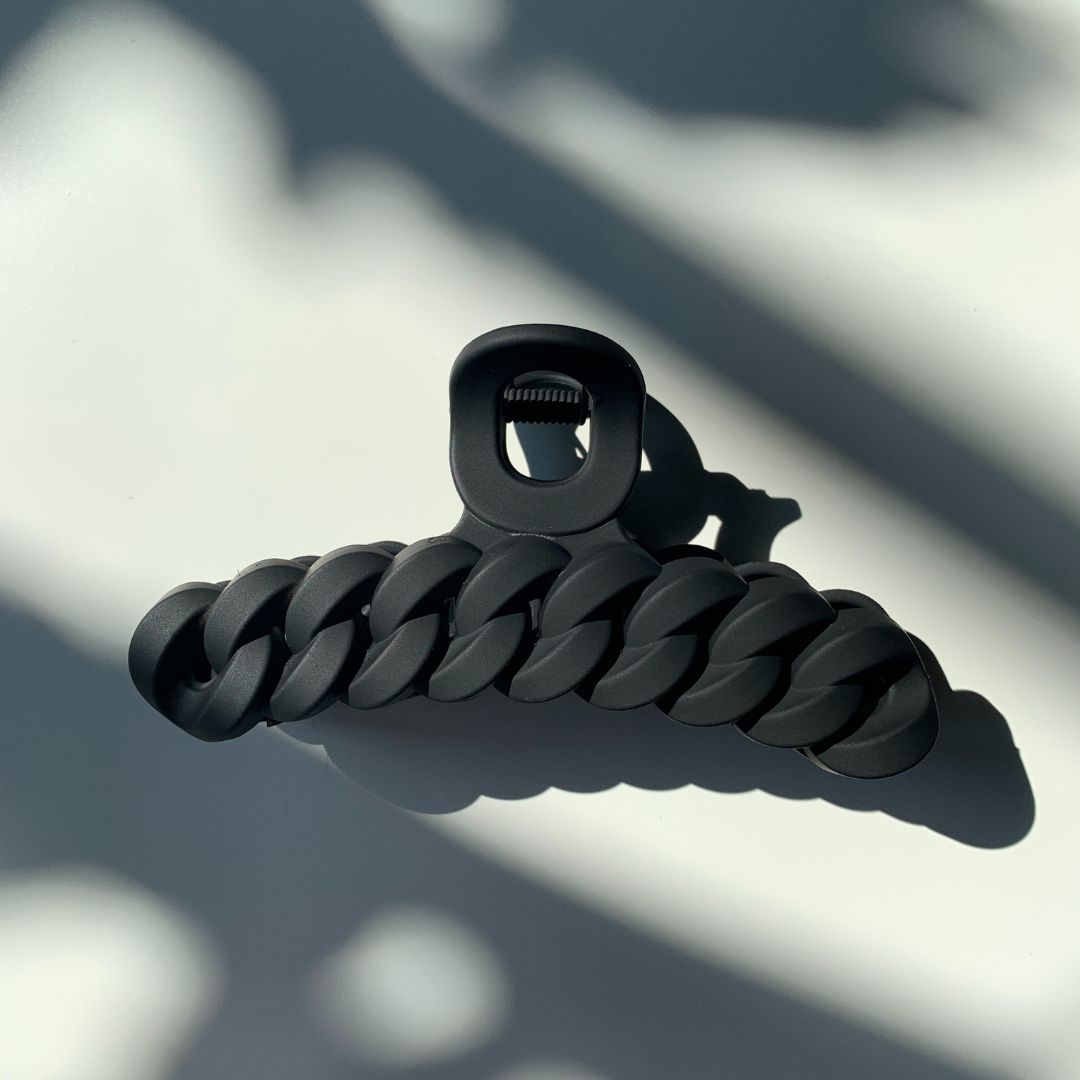 Velvet Claws Hair Clip | The Chain in Black Hair Claw