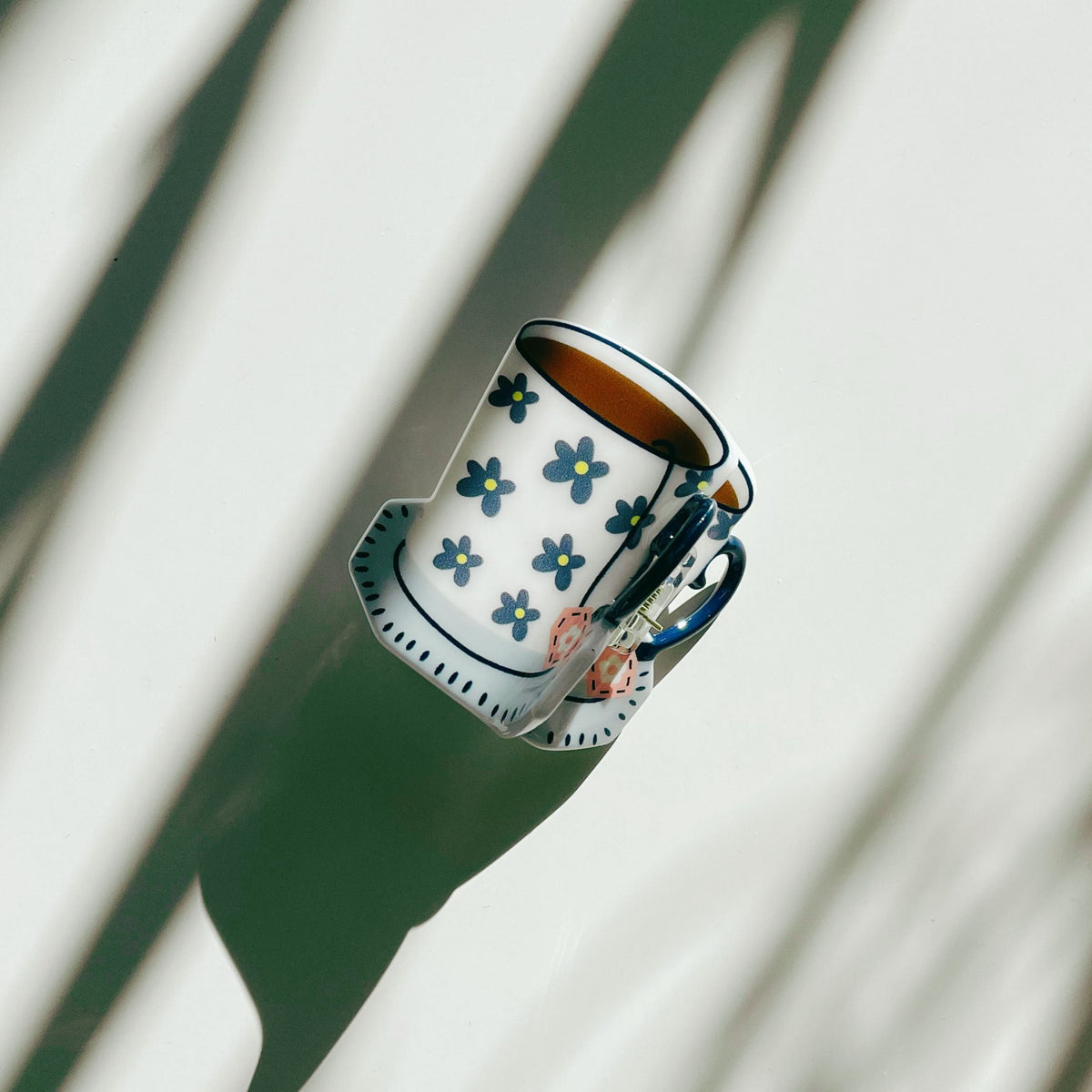 Velvet Claws Mini White Tea Cup with Blue Flowers Hair Claw