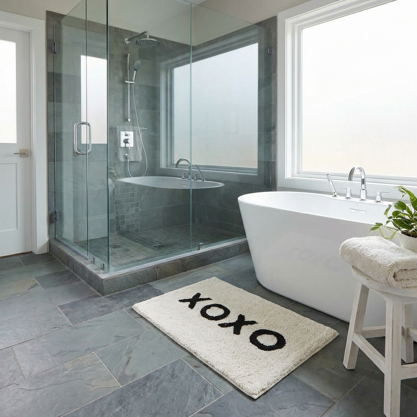 XOXO Bath Mat | Soft Cotton Indoor Rug | 20" x 30"