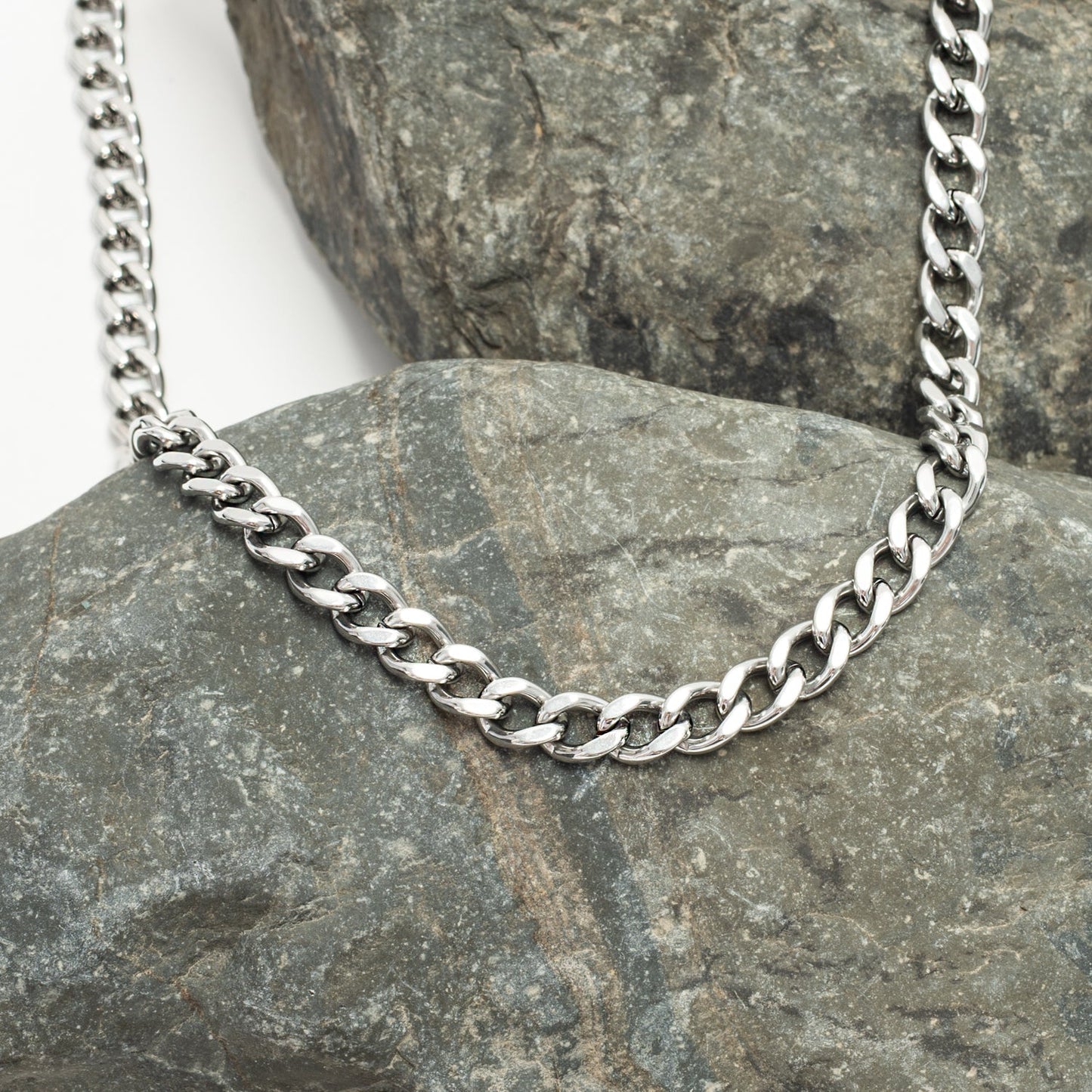 Linked Curb Chain in Stainless Steel