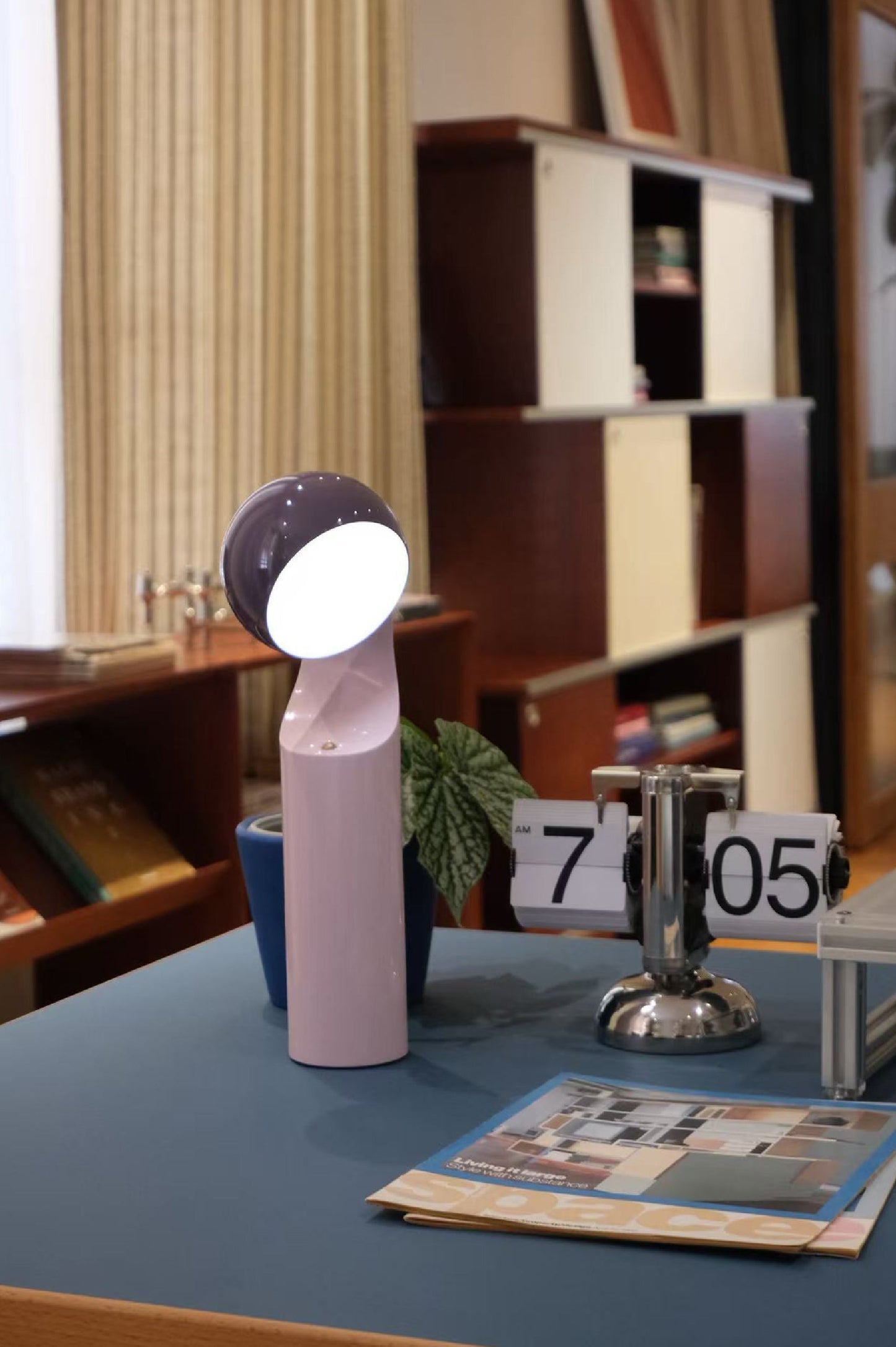 Mono Portable Reading Lamp - Purple/Pink