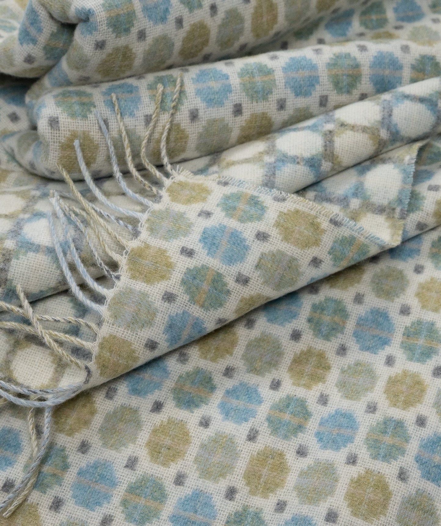 Southampton Home Merino Wool Medallion (Sky)