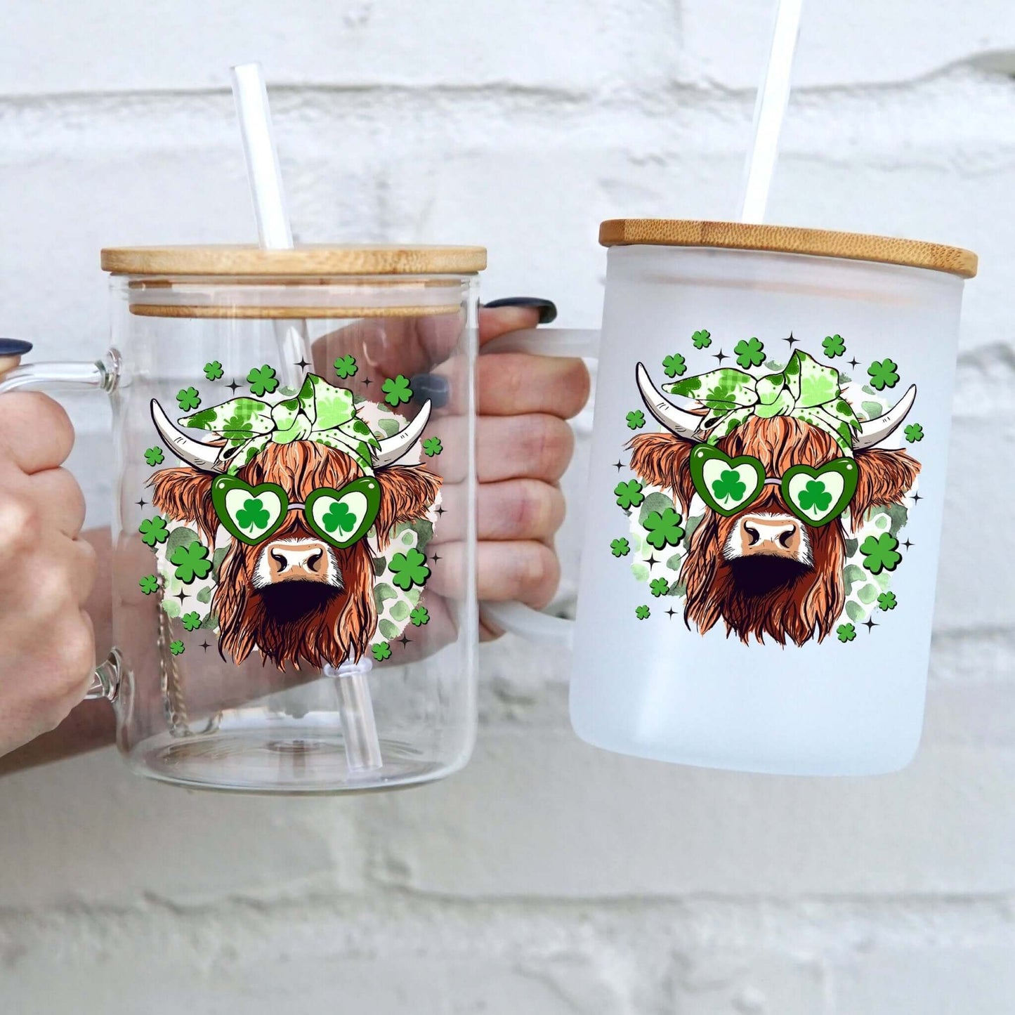 St Patrick's Day Highland Cow 17oz Glass Mug With Lid and Straw