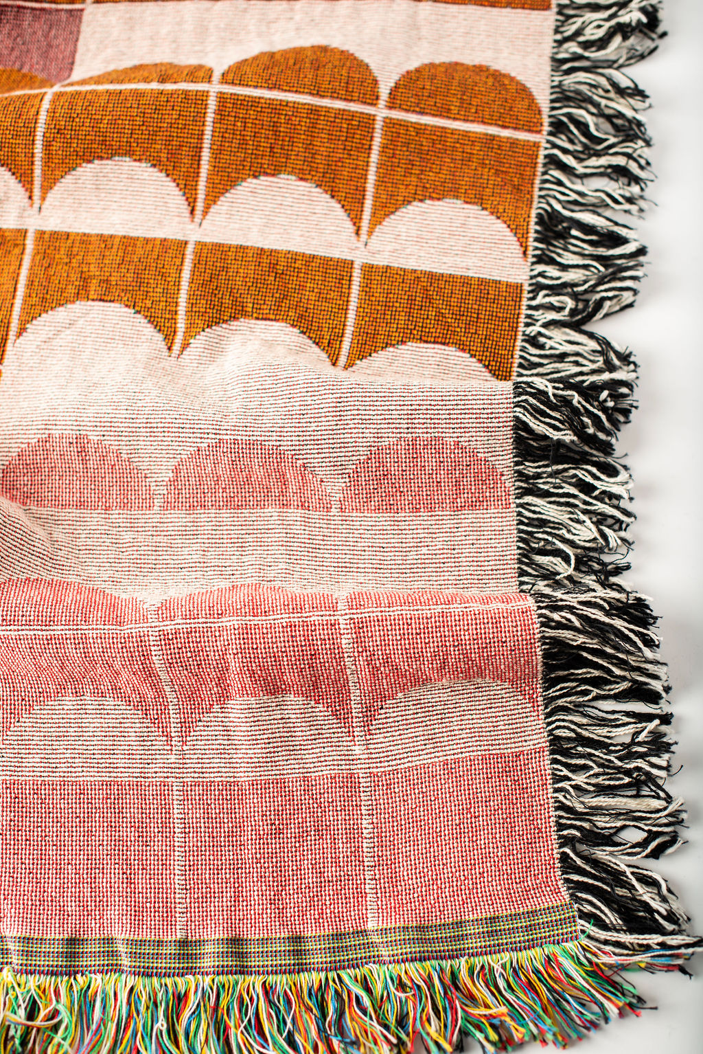 Pink Geometric Scallop Jacquard Woven Throw