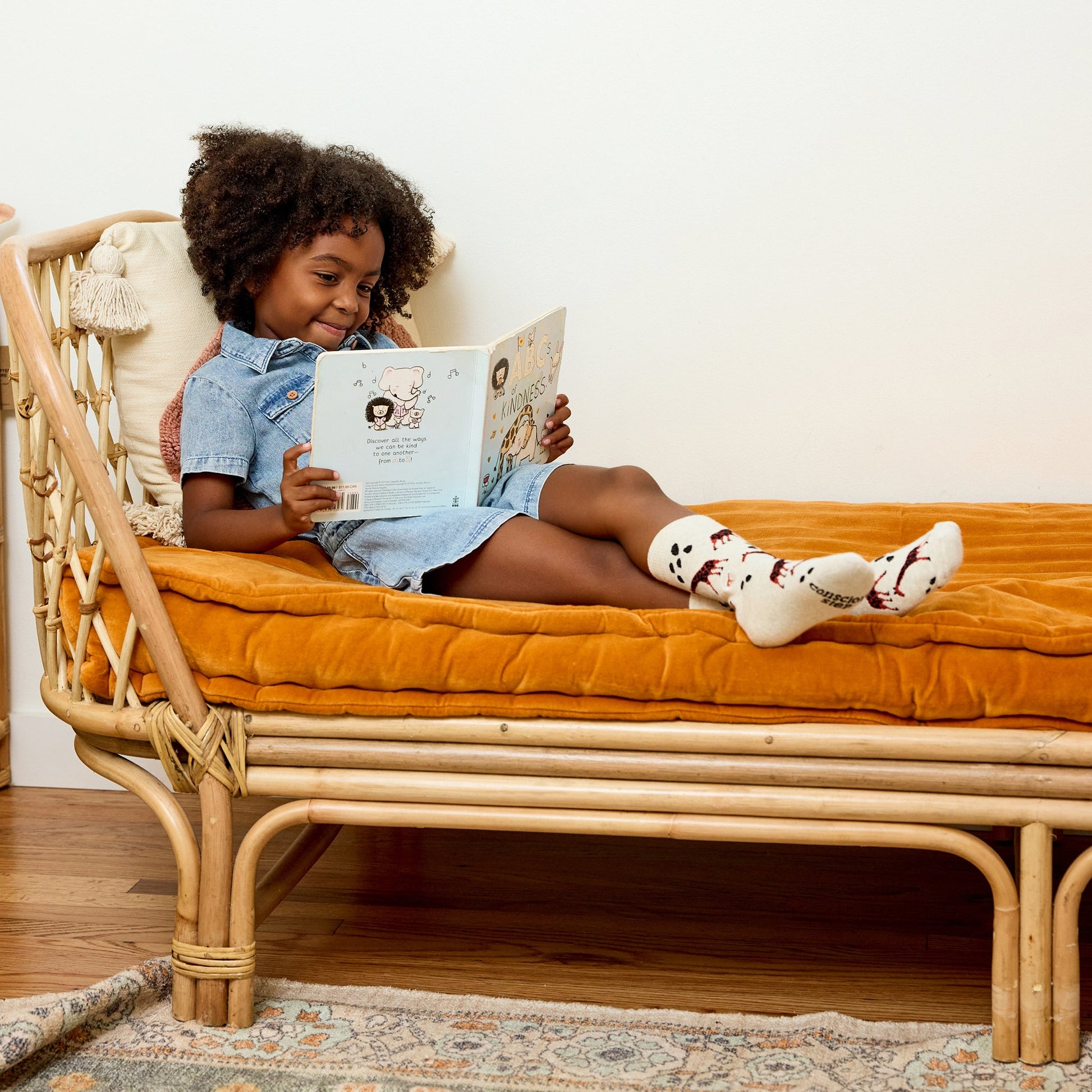 Kids Socks that Protect Giraffes - Osadia Concept Store