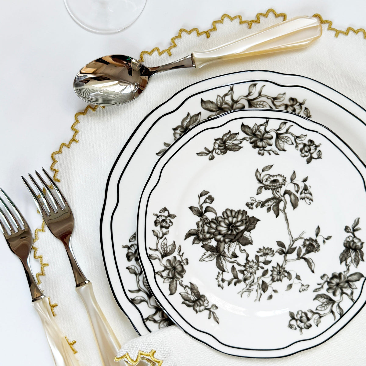 Gardenia gold linen placemat (set of 4)