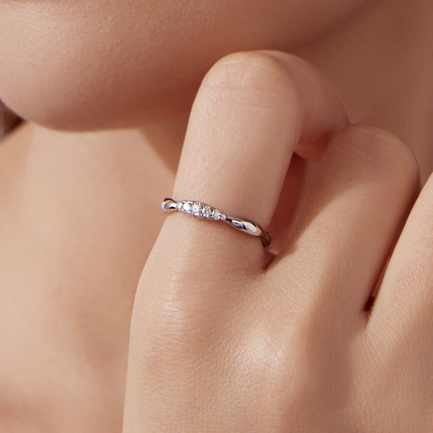 925 Sterling Silver Moissanite Ring with 0.15-0.2cm Gems for Women - Size 6