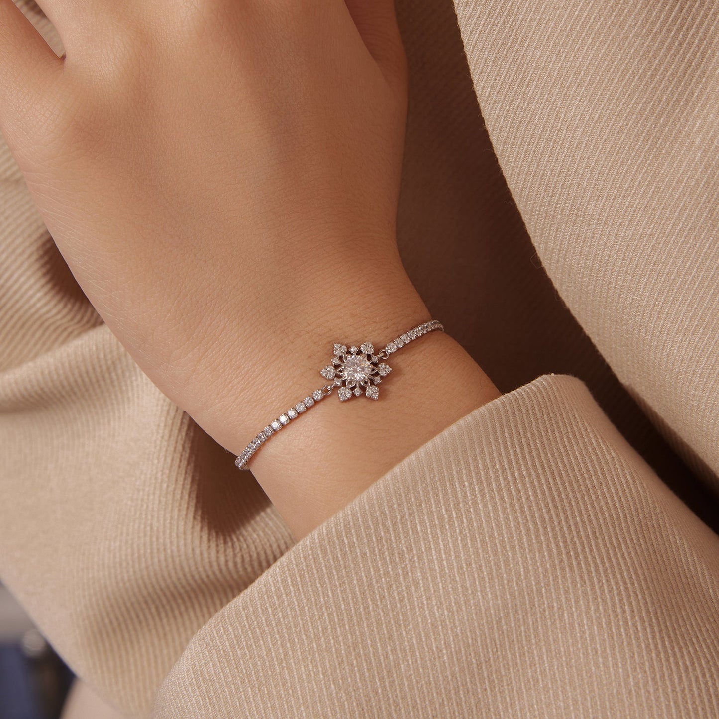 925 Sterling Silver Adjustable Bracelet with Pavé Setting CZ and White Gold Plating for Women