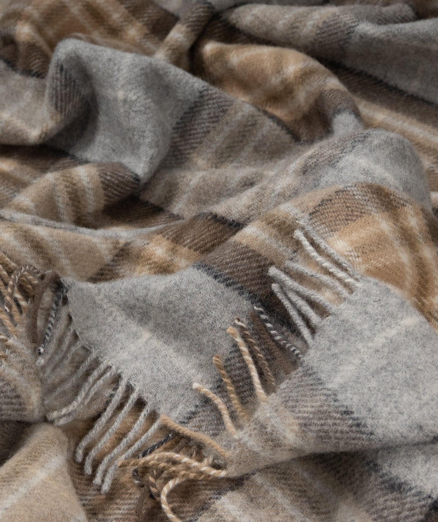 Highland Tweeds Pure New Wool Fluffy Throw ~ McKellar ~ - Osadia Concept Store