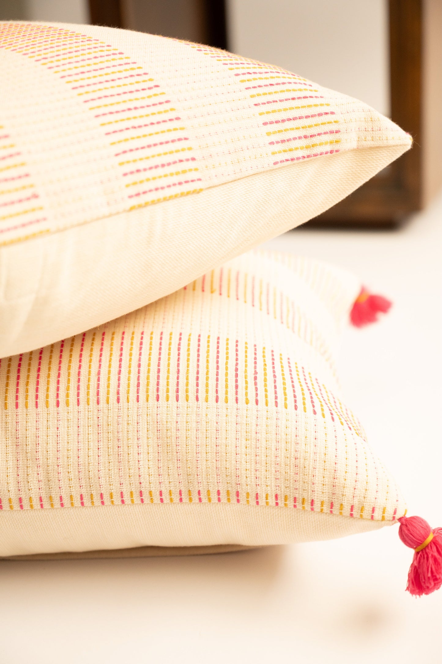 Ranisa Handloom Pillow 14"x20"