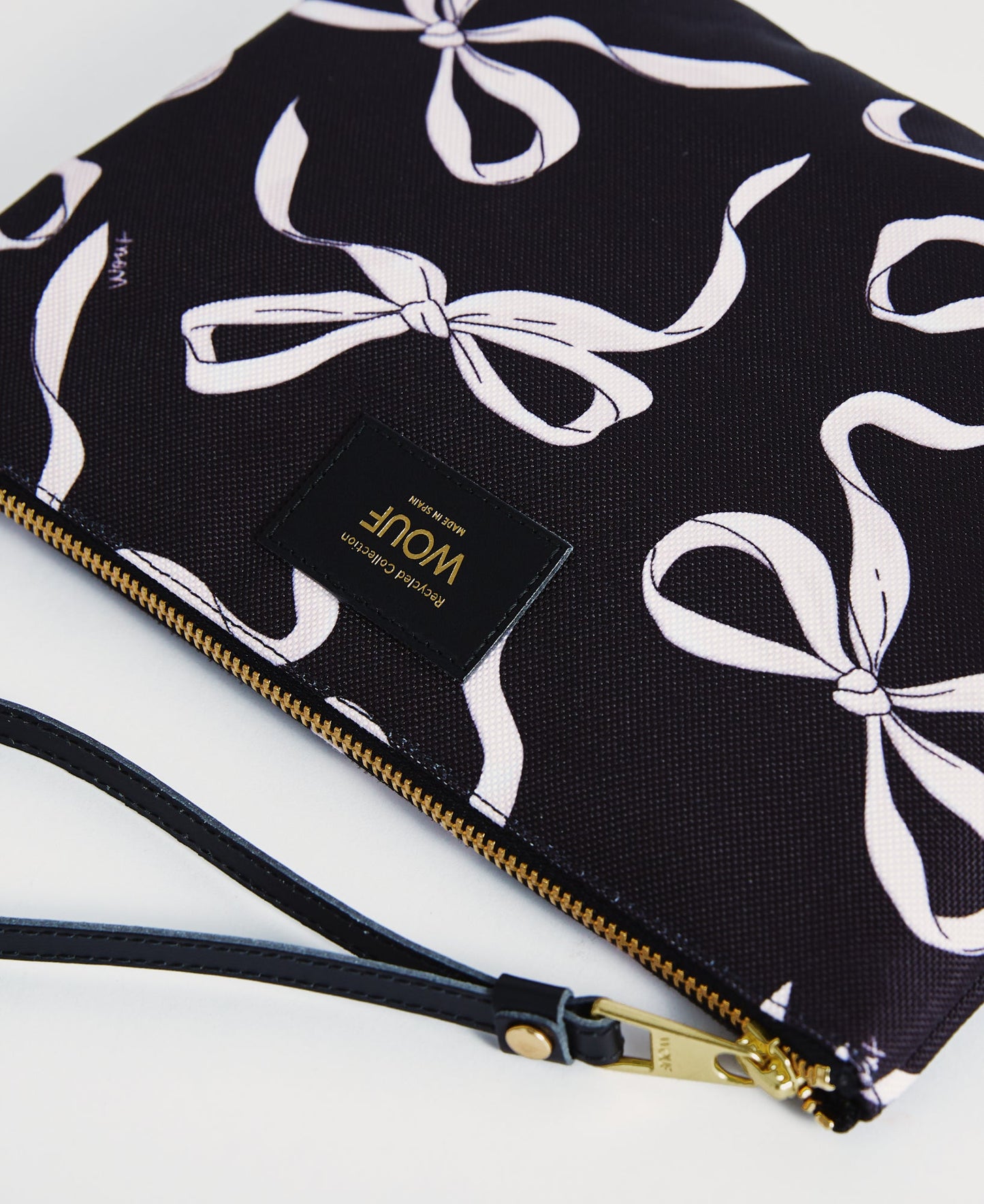 Carlota XL Pouch Bag