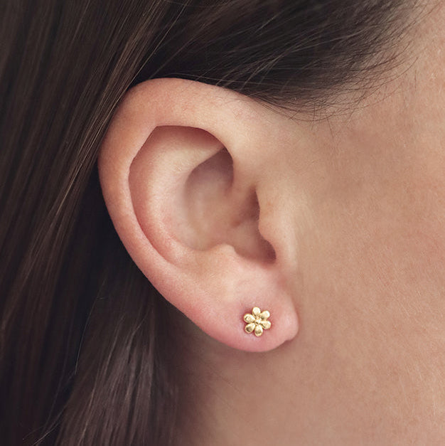14K Yellow Gold Daisy Stud