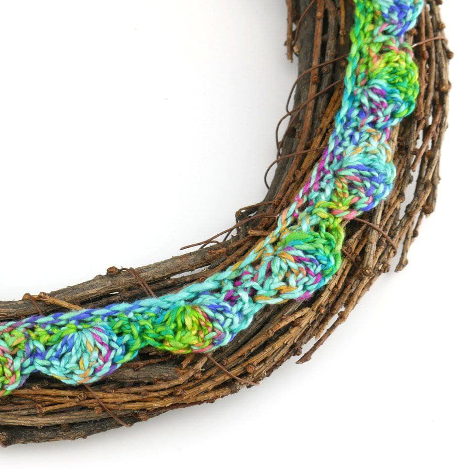 Festive Scallop Garland Crochet Kit - Osadia Concept Store