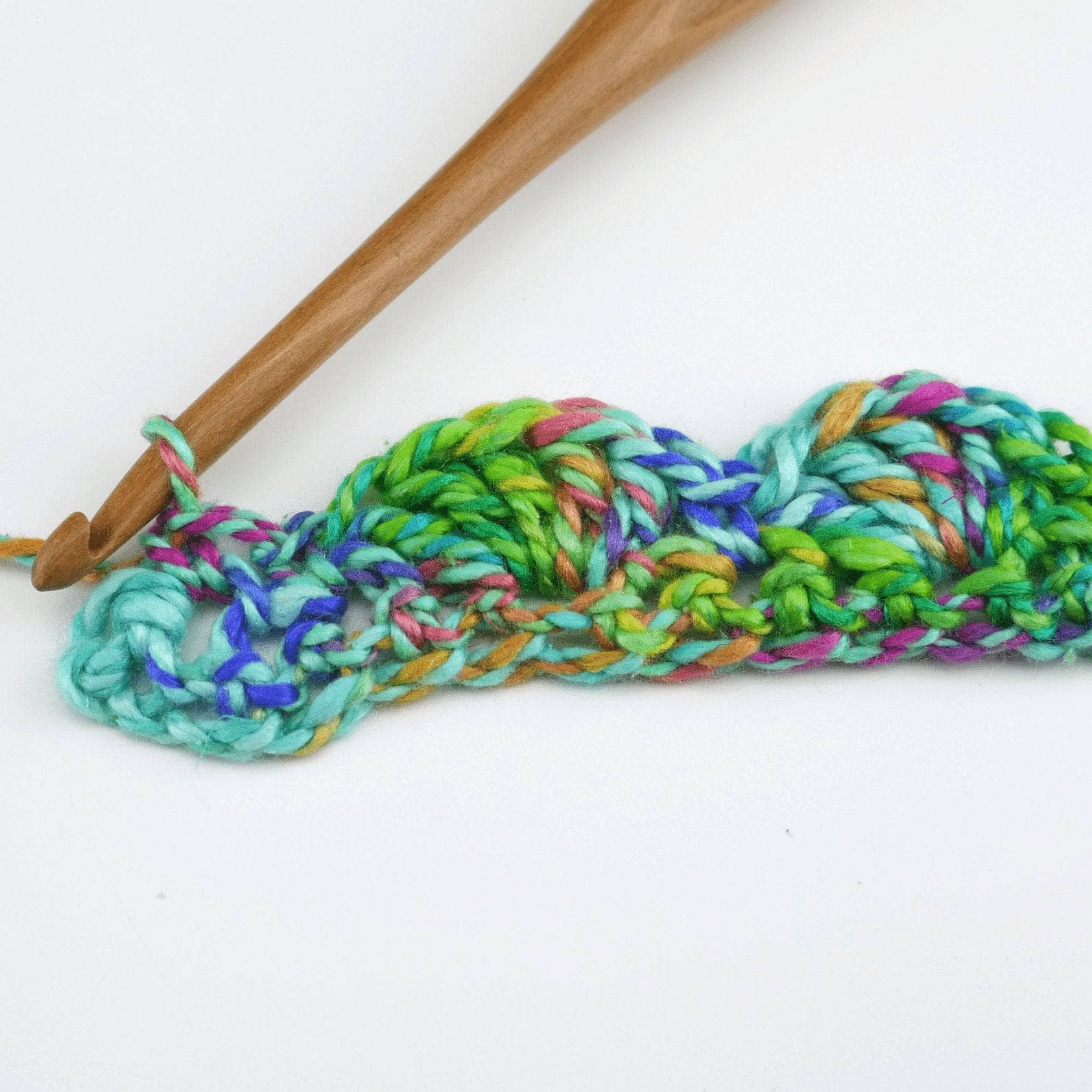 Festive Scallop Garland Crochet Kit - Osadia Concept Store