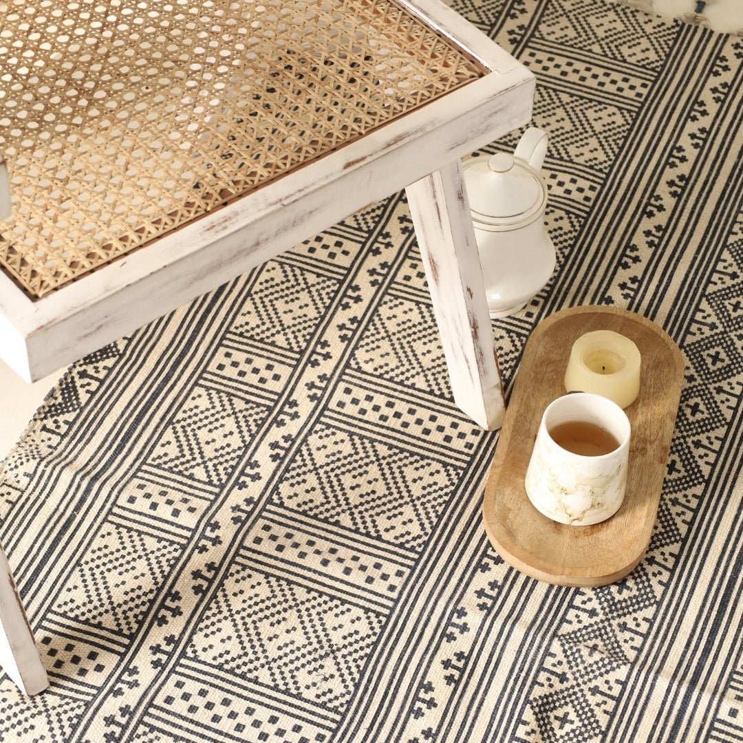 Monochrome Handprinted Cotton Rug (48'' x 72'')