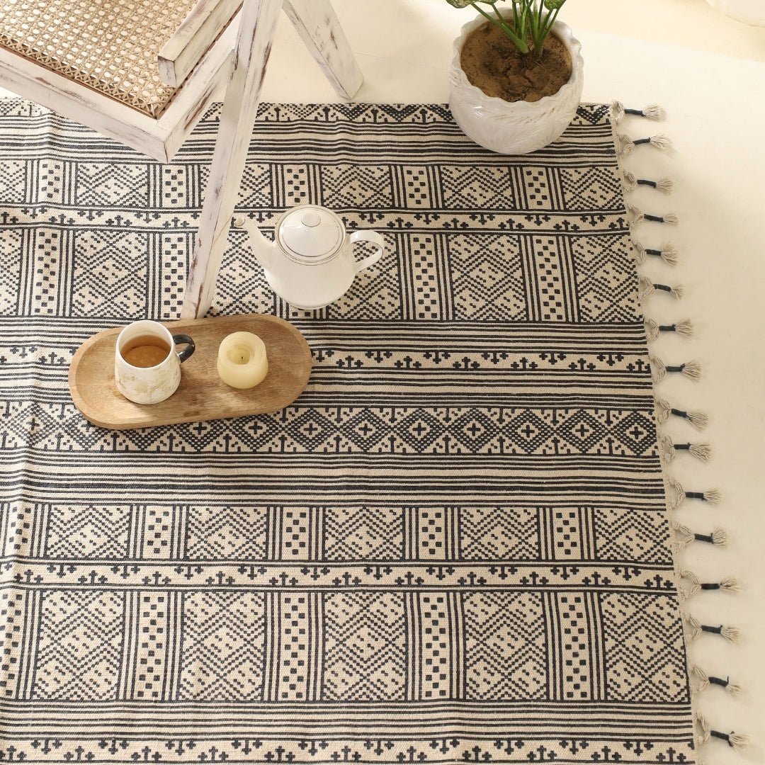 Monochrome Handprinted Cotton Rug (48'' x 72'')