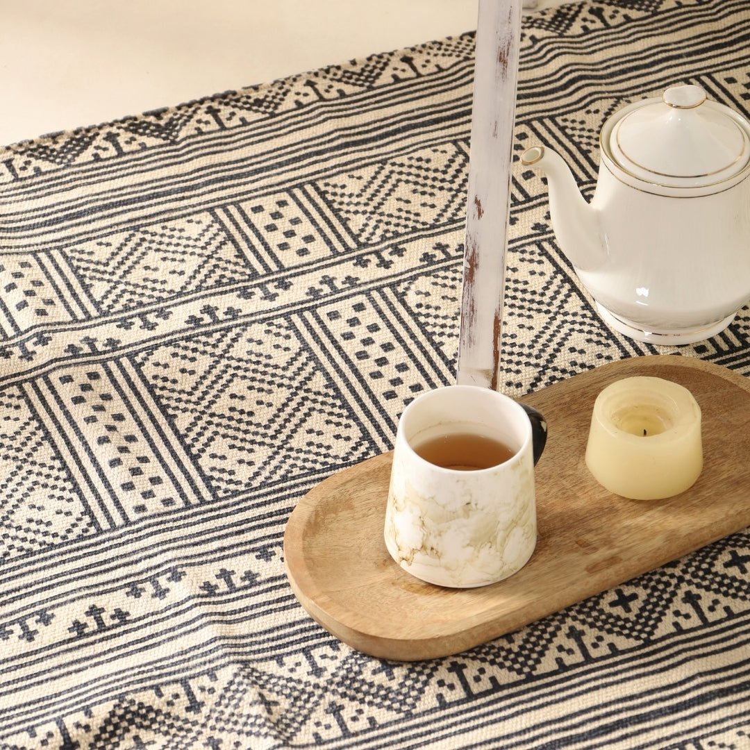 Monochrome Handprinted Cotton Rug (48'' x 72'')