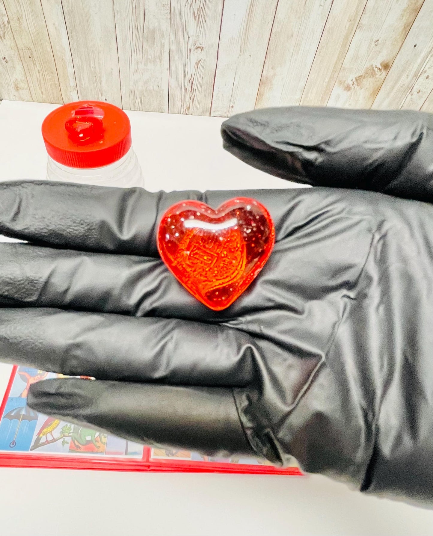 40 Fichas Magneticas de Corazonsitos con Pala Magnetica 40 Magnetic Heart Chips and Wand to Play Bingo