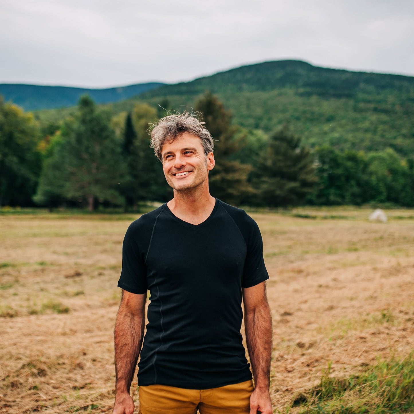 Men's Merino Wool V-Neck T-Shirt - Microweight - Osadia Concept Store