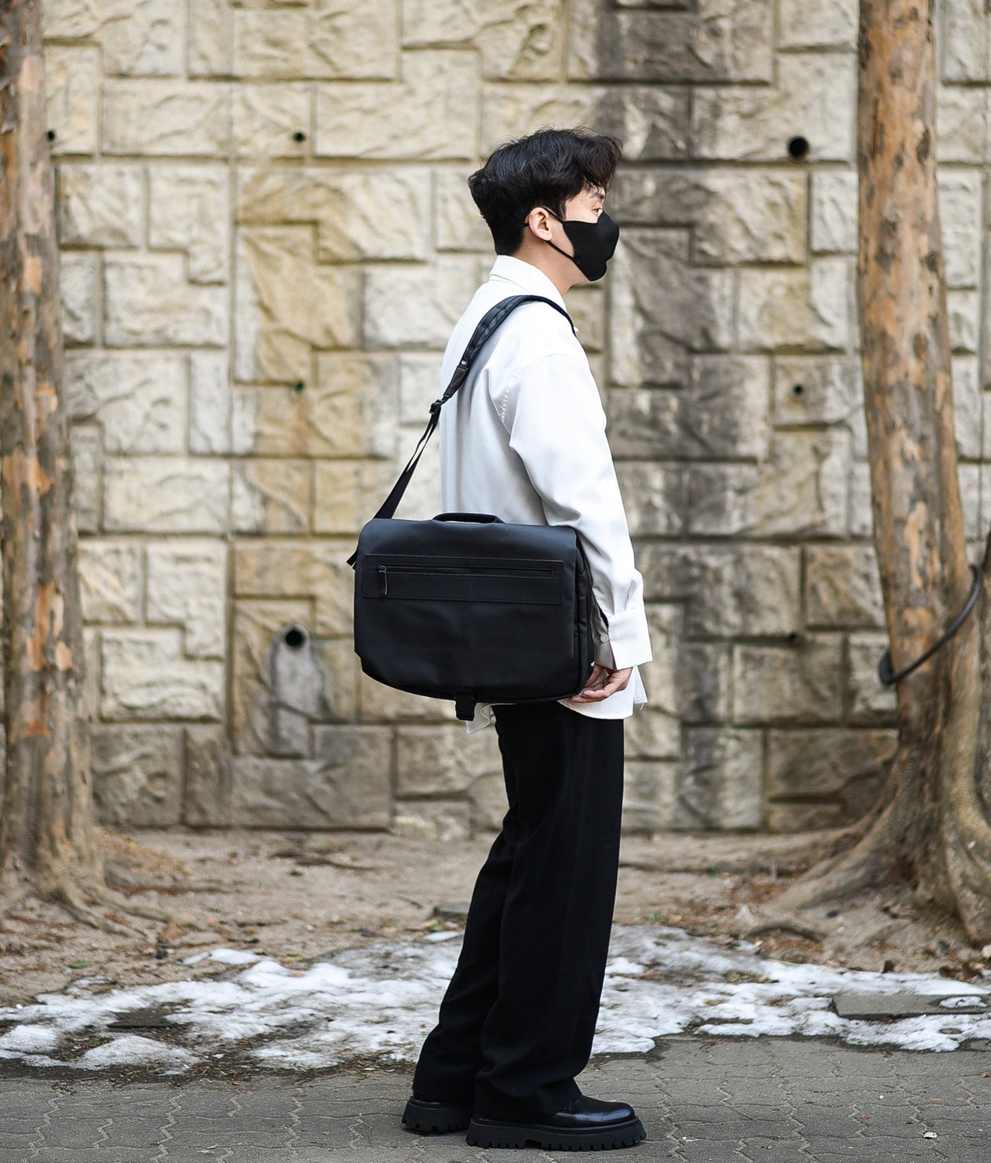 Office Messenger Black