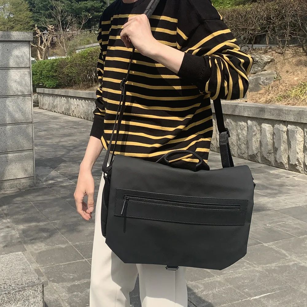 Office Messenger Black