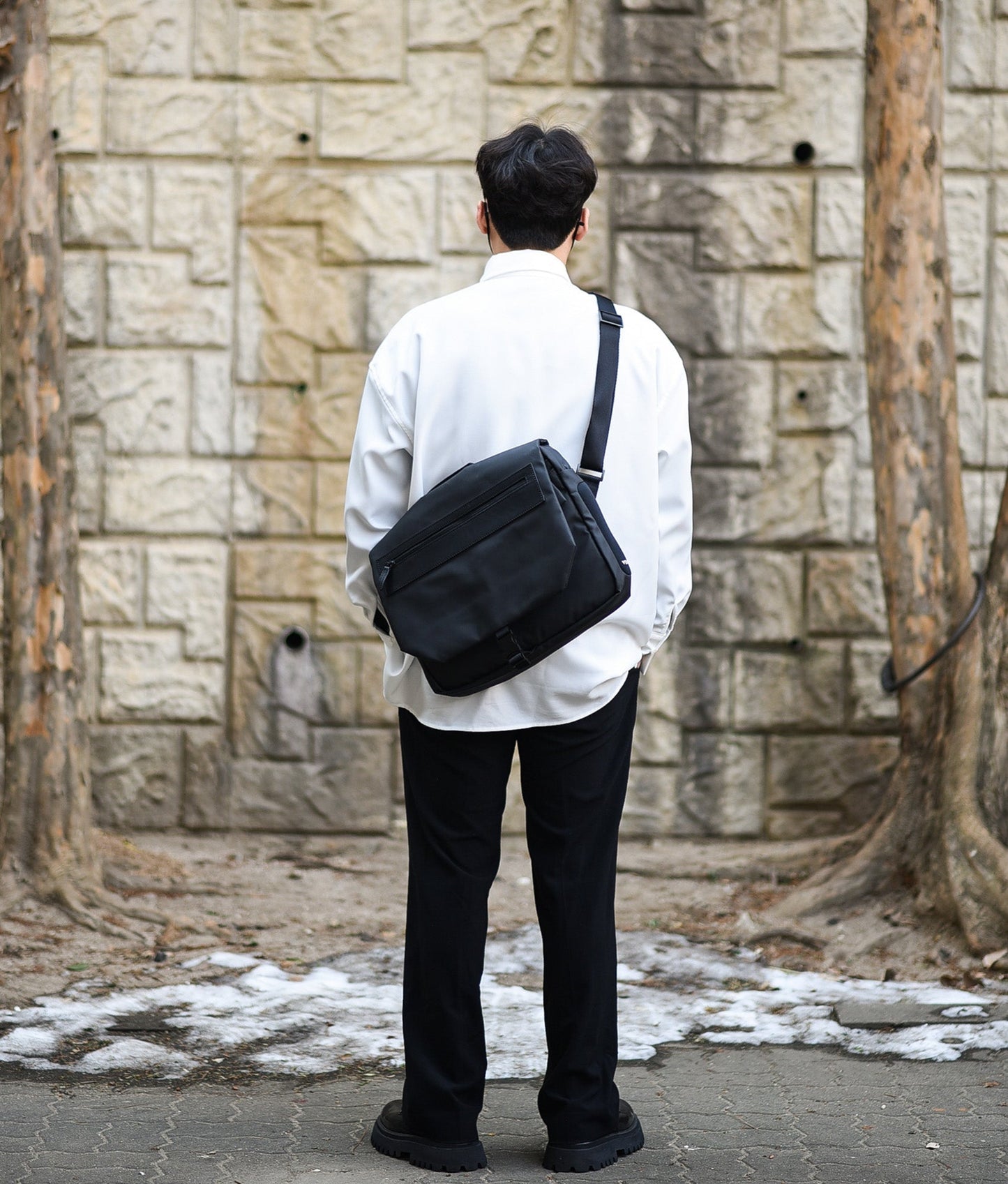 Office Messenger Black