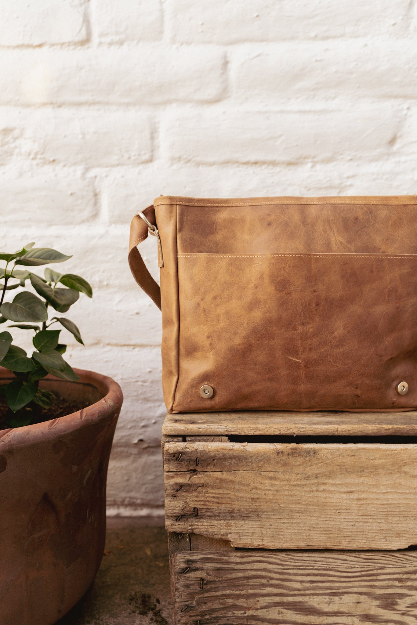 K'at Messenger Bag - Tan